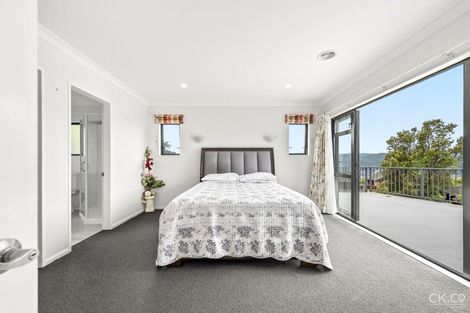 Photo of property in 9 Fernridge Way, Tirohanga, Lower Hutt, 5010