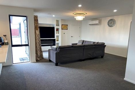 Photo of property in 6 Crosado Place, Rolleston, 7614