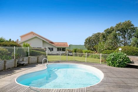 Photo of property in 896 Whangaparaoa Road, Manly, Whangaparaoa, 0930