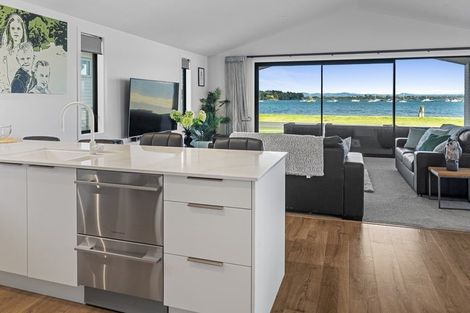 Photo of property in 32 The Esplanade, Omokoroa, 3114