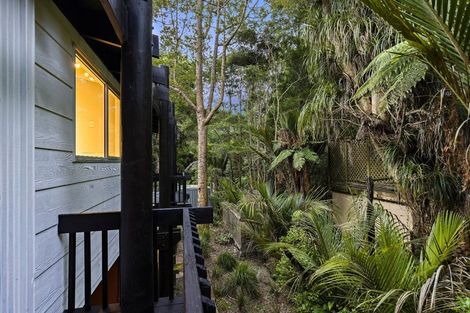 Photo of property in 16 Napuka Road, Henderson Valley, Auckland, 0612