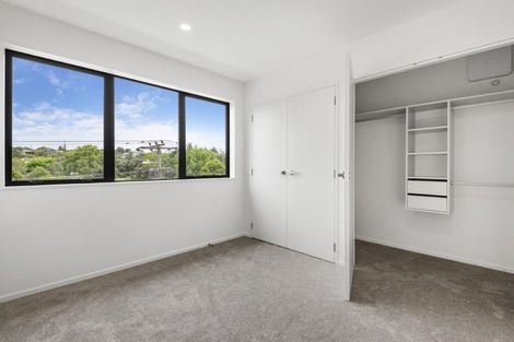 Photo of property in 8/94 Godley Road, Green Bay, Auckland, 0604