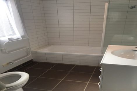 Photo of property in 3a Andover Way, Goodwood Heights, Auckland, 2105