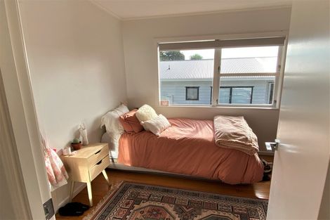 Photo of property in 41 Farquhar Road, Glendene, Auckland, 0602