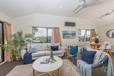 Photo of property in 2/109 Don Buck Road, Massey, Auckland, 0614