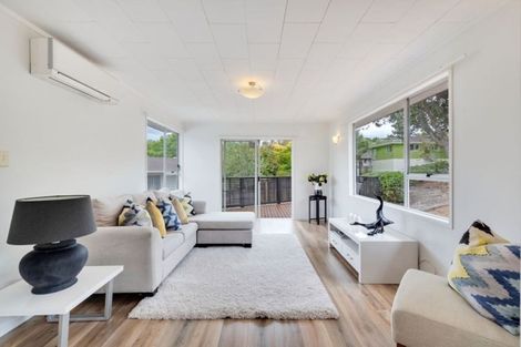 Photo of property in 12 Topliss Drive, Northcross, Auckland, 0632