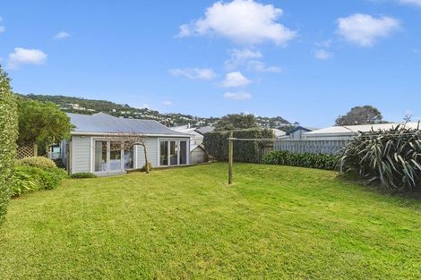 Photo of property in 203 Onepu Road, Lyall Bay, Wellington, 6022
