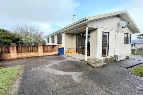 Photo of property in 1/30 Chislehurst Street, Henderson, Auckland, 0612