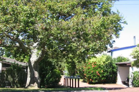 Photo of property in 2/28 Wolsley Avenue, Milford, Auckland, 0620