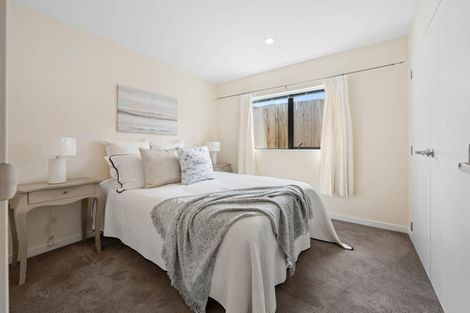 Photo of property in 29b Edgewater Drive, Pakuranga, Auckland, 2010