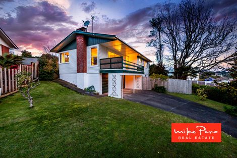 Photo of property in 72 La Rosa Street, Green Bay, Auckland, 0604