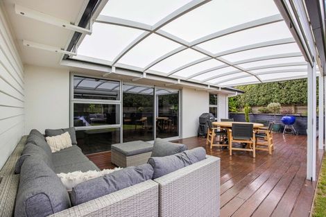 Photo of property in 1 Waimarama Court, Roslyn, Palmerston North, 4414