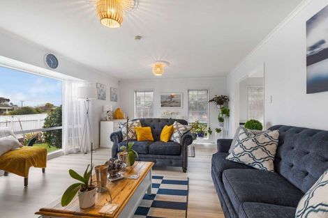 Photo of property in 5 Rosebank Avenue, Kelvin Grove, Palmerston North, 4414