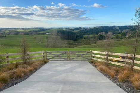 Photo of property in 118 Trig Road, South Head, Helensville, 0874