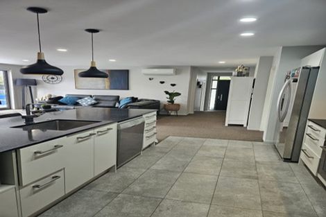 Photo of property in 4 Bellamont Street, Kumeu, 0810