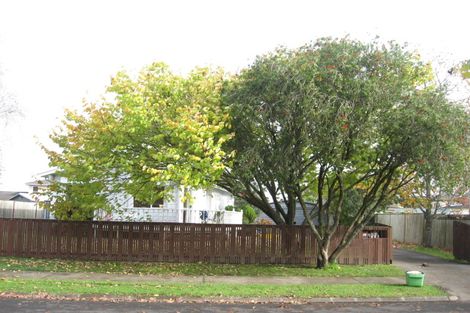 Photo of property in 14 Darren Crescent, Half Moon Bay, Auckland, 2012