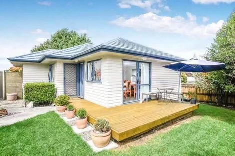 Photo of property in 1 Rixon Place, Te Atatu Peninsula, Auckland, 0610