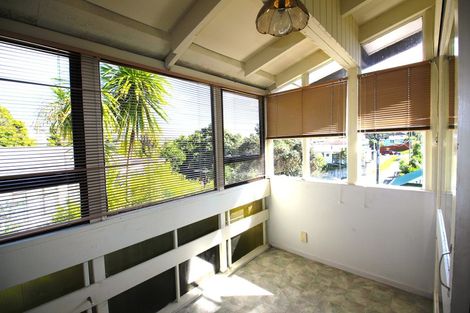 Photo of property in 1/6 Bond Crescent, Forrest Hill, Auckland, 0620