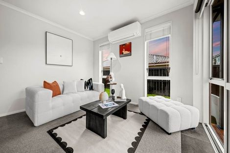 Photo of property in 18 Huntington Park Drive, Greenhithe, Auckland, 0632