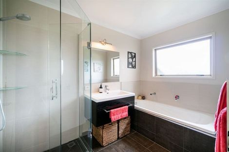 Photo of property in 636d East Coast Road, Pinehill, Auckland, 0630