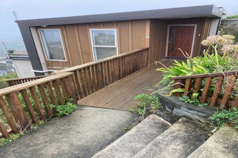 Photo of property in 6b Sunhaven Drive, Newlands, Wellington, 6037