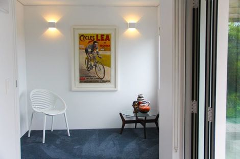 Photo of property in 15 Piha Road, Piha, New Lynn, 0772