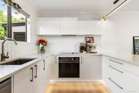 Photo of property in 7b Edgewater Parade, Waiuku, 2123