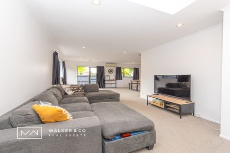 Photo of property in 2 Bathurst Street, Heretaunga, Upper Hutt, 5018