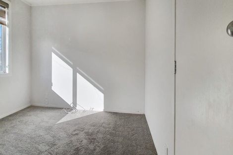 Photo of property in 28 Middlemore Crescent, Papatoetoe, Auckland, 2025