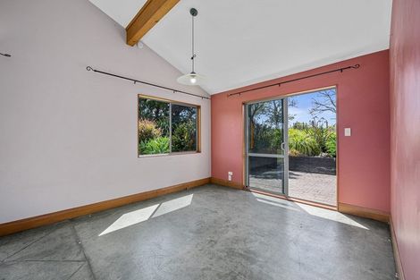 Photo of property in 10 Merewhira Road, Paremoremo, Albany, 0793