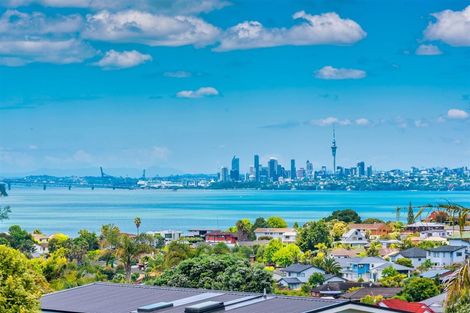 Photo of property in 2/38 Luckens Road, West Harbour, Auckland, 0618