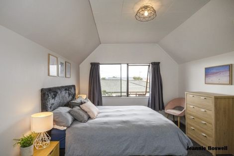 Photo of property in 41 Dalfield Place, Highbury, Palmerston North, 4412