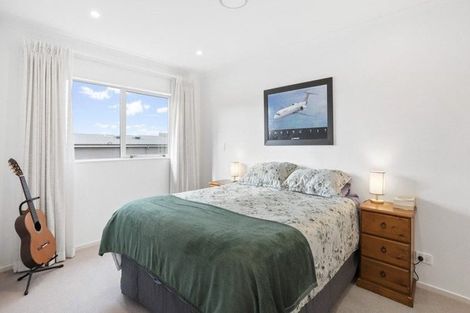 Photo of property in 43 Samuel Cassidy Avenue, Swanson, Auckland, 0614