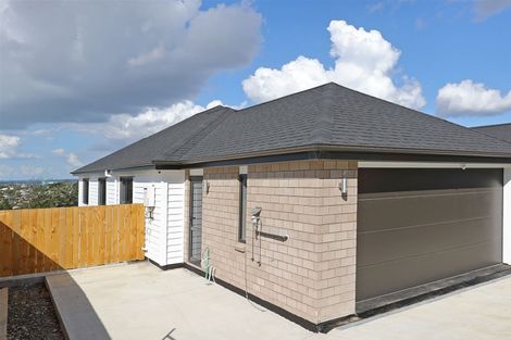 Photo of property in 85d Lake Panorama Drive, Henderson Valley, Auckland, 0614