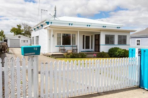 Photo of property in 10 Salisbury Street, Dannevirke, 4930