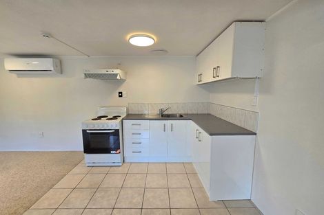 Photo of property in 33 Alidade Place, Massey, Auckland, 0614