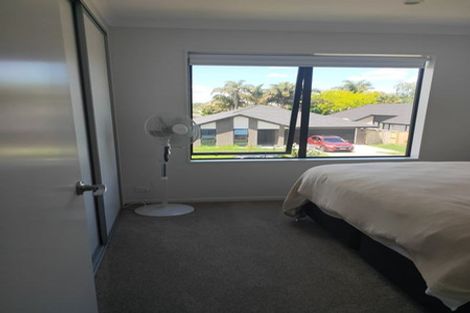 Photo of property in 3a Waituarua Drive, Takanini, 2112