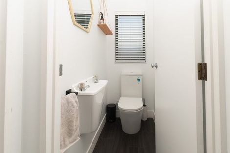 Photo of property in 13 Lanier Place, Glendene, Auckland, 0602