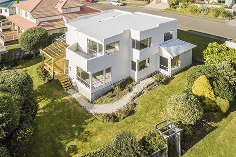 Photo of property in 2 Glengavel Grove, Papakowhai, Porirua, 5024