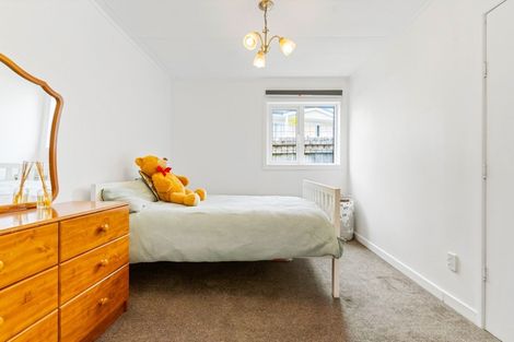 Photo of property in 17 Paramu Avenue, Birkdale, Auckland, 0626