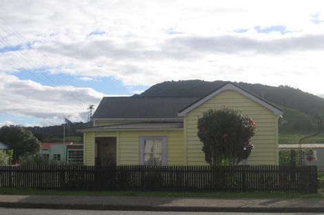 Photo of property in 16 George Street, Hikurangi, 0114