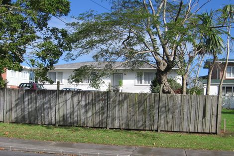 Photo of property in 18 Longburn Road, Henderson, Auckland, 0610