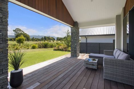 Photo of property in 32 Arran Drive, Aongatete, 3178