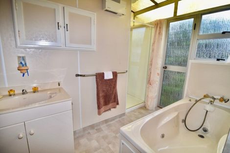 Photo of property in 18 Kent Street, Carterton, 5713