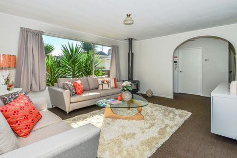 Photo of property in 14 Burndale Terrace, Manurewa, Auckland, 2102