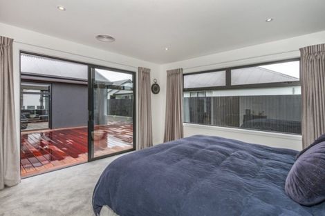Photo of property in 40 Holiday Drive, Mairehau, Christchurch, 8052