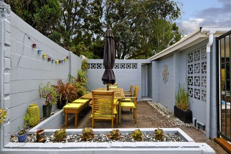 Photo of property in 45 Stottholm Road, Titirangi, Auckland, 0604
