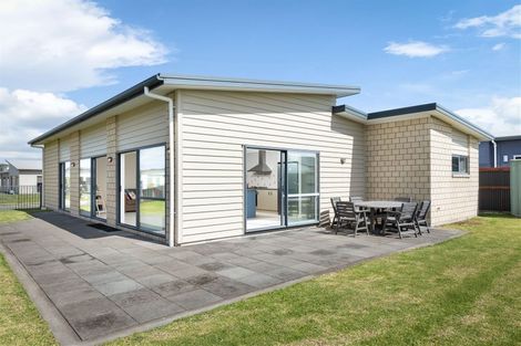 Photo of property in 16 Surfers Avenue, Waihi Beach, 3611
