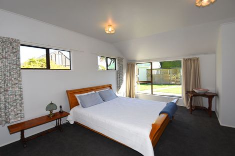 Photo of property in 16 Weld Street, Martinborough, 5711