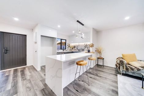 Photo of property in 2/7 Gambare Place, Wattle Downs, Auckland, 2103